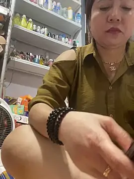 Snapshot of Cesywet chatting on 03/04/25, 03:33 Cesywet online show from 03/04/25, 03:33