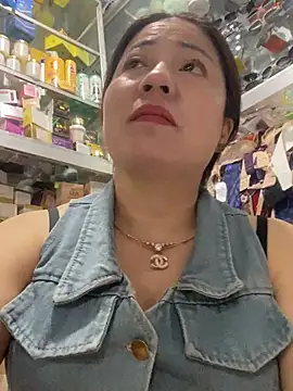 Snapshot of Cesywet chatting on 03/22/25, 02:27 Cesywet online show from 03/22/25, 02:27