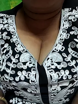 Snapshot of Rinki_Guptaa chatting on 01/29/25, 02:32 Rinki Guptaa online show from 01/29/25, 02:32