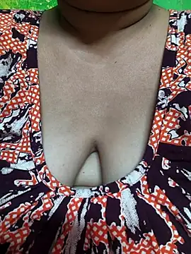 Snapshot of Rinki_Guptaa chatting on 03/22/25, 10:49 Rinki Guptaa online show from 03/22/25, 10:49