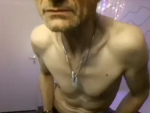 Snapshot of brunoguunot chatting on 12/26/24, 10:20 brunoguunot online show from 12/26/24, 10:20