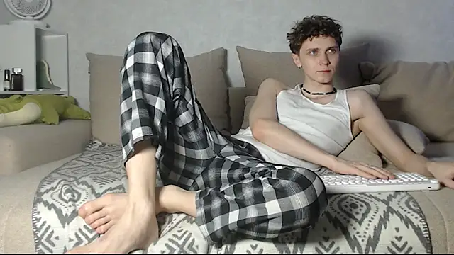 Snapshot of aqualidolly chatting on 12/03/24, 04:14 aqualidolly online show from 12/03/24, 04:14