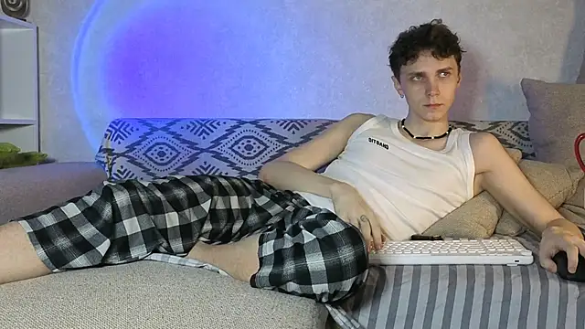 Snapshot of aqualidolly chatting on 12/24/24, 04:11 aqualidolly online show from 12/24/24, 04:11