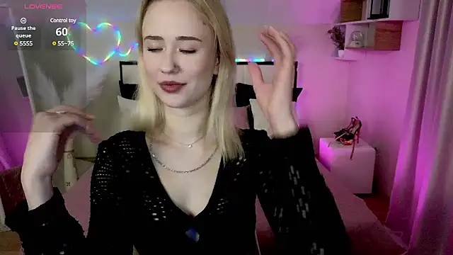 Snapshot of SashaBrooks chatting on 02/03/25, 07:00 SashaBrooks online show from 02/03/25, 07:00