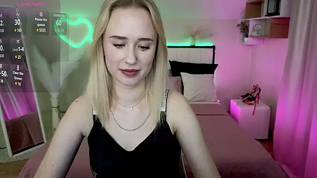 Snapshot of SashaBrooks chatting on 02/04/25, 10:02 SashaBrooks online show from 02/04/25, 10:02