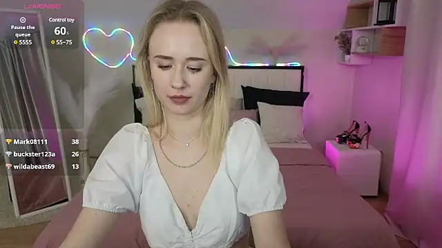 Snapshot of SashaBrooks chatting on 02/10/25, 12:19 SashaBrooks online show from 02/10/25, 12:19