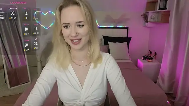 Snapshot of SashaBrooks chatting on 02/16/25, 06:10 SashaBrooks online show from 02/16/25, 06:10