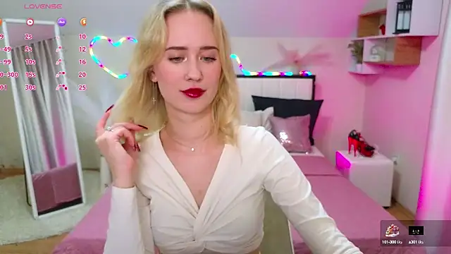 Snapshot of SashaBrooks chatting on 03/21/25, 06:07 SashaBrooks online show from 03/21/25, 06:07