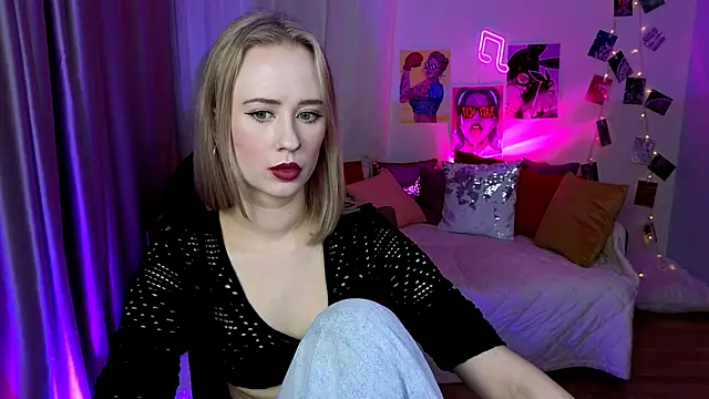 Snapshot of SashaBrooks chatting on 10/04/25, 06:06 SashaBrooks online show from 10/04/25, 06:06