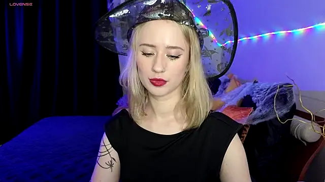 Snapshot of SashaBrooks chatting on 10/29/25, 06:09 SashaBrooks online show from 10/29/25, 06:09