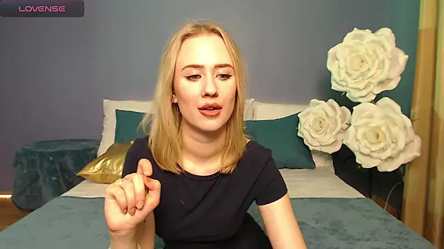 Snapshot of SashaBrooks chatting on 11/16/25, 02:22 SashaBrooks online show from 11/16/25, 02:22