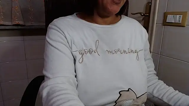 Snapshot of Foxlady2271 chatting on 05/01/26, 12:48 Foxlady2271 online show from 05/01/26, 12:48