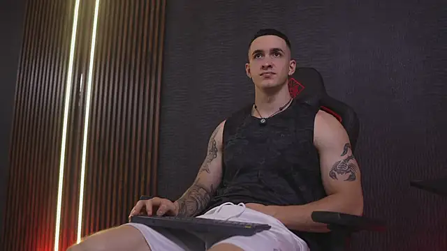 JacksonOlsenn online show from 04/16/26, 08:42