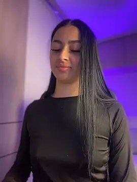 maddy bronw  online show from 01/12/25, 12:07