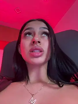 maddy bronw  online show from 02/01/25, 02:37