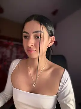 maddy bronw  online show from 02/14/25, 12:09