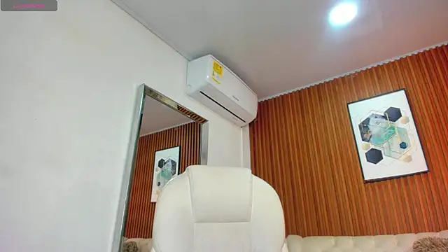 RoxannaHanson online show from 12/04/24, 04:10