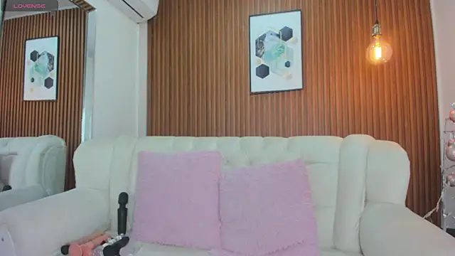 RoxannaHanson online show from 12/11/24, 04:49