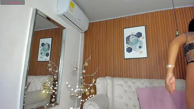 RoxannaHanson online show from 12/12/24, 04:59