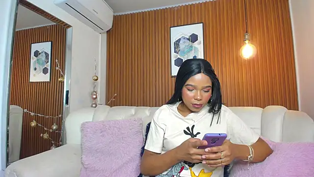 RoxannaHanson online show from 12/15/24, 03:02