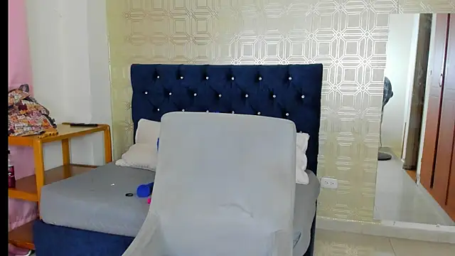 Snapshot of evelyn_wine chatting on 01/25/25, 08:00 evelyn wine online show from 01/25/25, 08:00