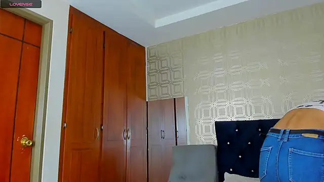 Snapshot of evelyn_wine chatting on 01/28/25, 07:32 evelyn wine online show from 01/28/25, 07:32