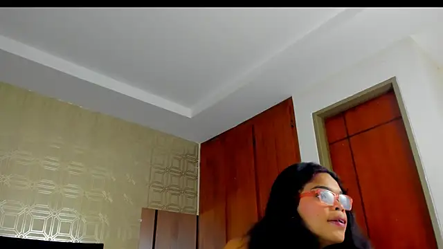 Snapshot of evelyn_wine chatting on 03/16/25, 05:50 evelyn wine online show from 03/16/25, 05:50