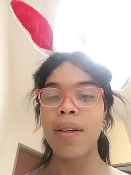 Snapshot of evelyn_wine chatting on 03/22/25, 07:09 evelyn wine online show from 03/22/25, 07:09