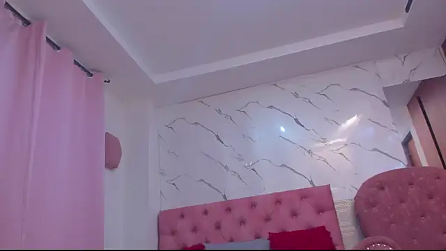 Snapshot of evelyn_wine chatting on 11/12/25, 07:13 evelyn wine online show from 11/12/25, 07:13