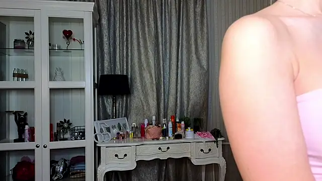 AnneFoxy online show from 12/21/25, 07:26