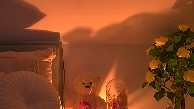 Snapshot of AngeliqueSkye chatting on 10/24/25, 03:14 AngeliqueSkye online show from 10/24/25, 03:14