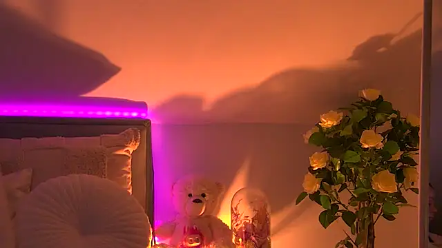 Snapshot of AngeliqueSkye chatting on 10/29/25, 04:15 AngeliqueSkye online show from 10/29/25, 04:15