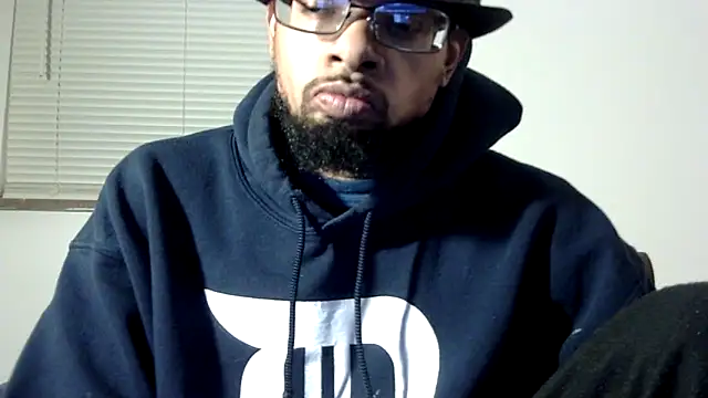 Snapshot of WhiskeyWood_DuhGOD chatting on 12/22/25, 02:19 WhiskeyWood DuhGOD online show from 12/22/25, 02:19