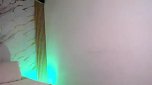 Snapshot of coralcarter1 chatting on 11/14/25, 02:54 coralcarter1 online show from 11/14/25, 02:54