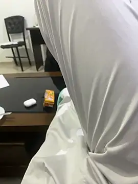 Snapshot of alex-riadh chatting on 01/12/25, 07:21 alex-riadh online show from 01/12/25, 07:21