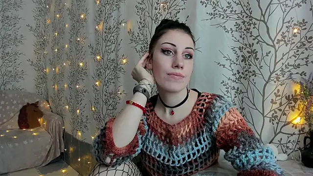 Snapshot of Mary0Lou chatting on 12/08/24, 06:22 Mary0Lou online show from 12/08/24, 06:22