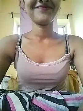 Snapshot of MISSQUEEN48 chatting on 06/22/26, 05:59 MISSQUEEN48 online show from 06/22/26, 05:59