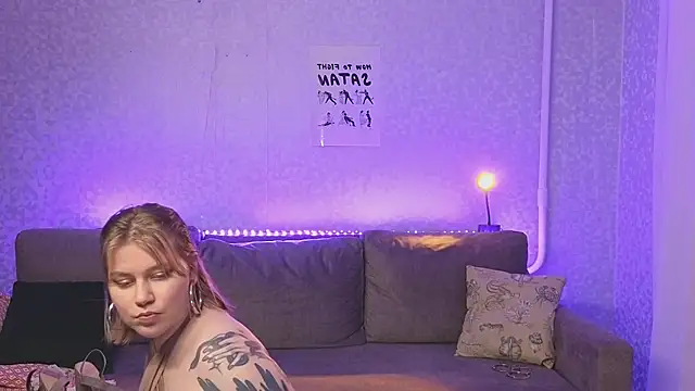 Snapshot of Kira_Citro chatting on 01/11/25, 12:01 Kira Citro online show from 01/11/25, 12:01