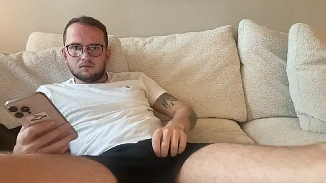 Snapshot of thehornyguy97 chatting on 10/04/25, 08:23 thehornyguy97 online show from 10/04/25, 08:23