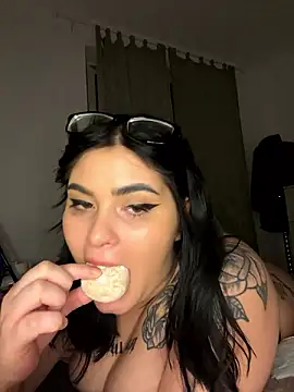 Snapshot of alexaandreea99 chatting on 12/02/24, 01:14 alexaandreea99 online show from 12/02/24, 01:14