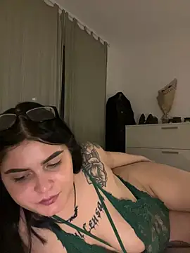 Snapshot of alexaandreea99 chatting on 12/16/24, 01:10 alexaandreea99 online show from 12/16/24, 01:10