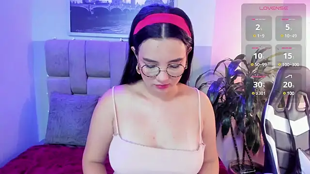 Snapshot of alys_baker chatting on 03/15/25, 04:02 alys baker online show from 03/15/25, 04:02
