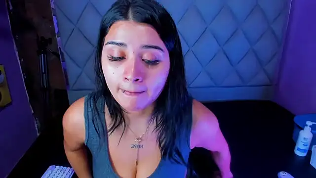 Snapshot of venusowen_ chatting on 10/02/25, 01:07 venusowen online show from 10/02/25, 01:07