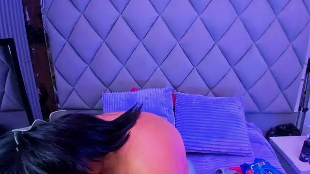 Snapshot of venusowen_ chatting on 10/18/25, 01:23 venusowen online show from 10/18/25, 01:23