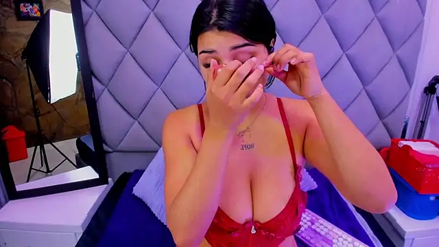 Snapshot of venusowen_ chatting on 10/29/25, 01:24 venusowen online show from 10/29/25, 01:24