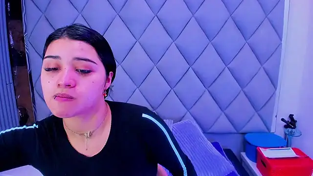 Snapshot of venusowen_ chatting on 11/01/25, 01:35 venusowen online show from 11/01/25, 01:35