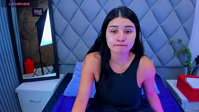 Snapshot of venusowen_ chatting on 11/04/25, 01:43 venusowen online show from 11/04/25, 01:43