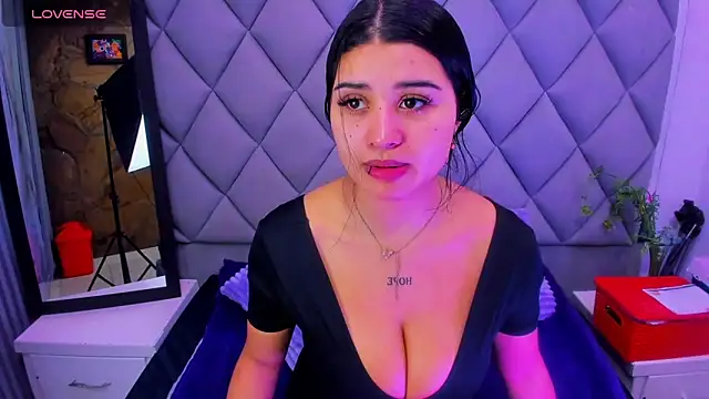 Snapshot of venusowen_ chatting on 11/05/25, 01:22 venusowen online show from 11/05/25, 01:22