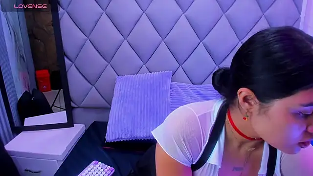 Snapshot of venusowen_ chatting on 11/19/25, 11:32 venusowen online show from 11/19/25, 11:32