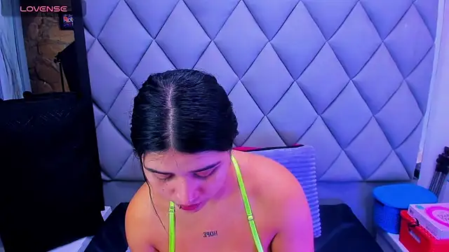 Snapshot of venusowen_ chatting on 11/27/25, 12:40 venusowen online show from 11/27/25, 12:40